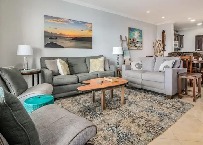 Elegant Oceanview With Spacious Open-concept Floor Plan And Inviting Design Playa Flamingo