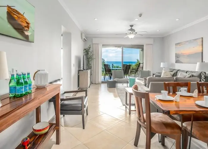 Elegant Oceanview With Spacious Open-concept Floor Plan And Inviting Design Playa Flamingo
