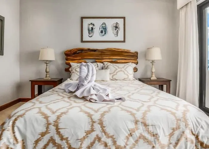Сasa de vacaciones Elegant Oceanview With Spacious Open-concept Floor Plan And Inviting Design