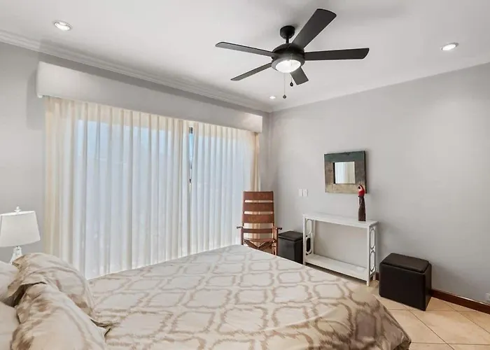 Elegant Oceanview With Spacious Open-concept Floor Plan And Inviting Design *