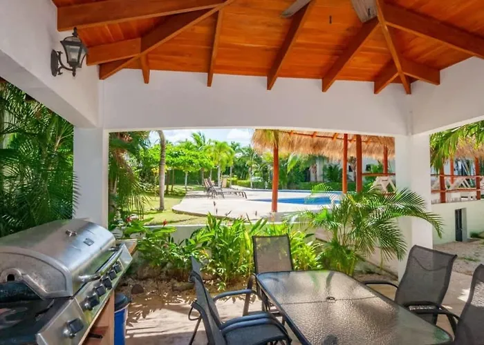 Elegant Oceanview With Spacious Open-concept Floor Plan And Inviting Design Сasa de vacaciones *