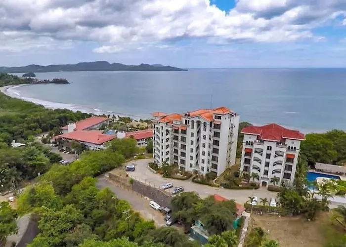 Elegant Oceanview With Spacious Open-concept Floor Plan And Inviting Design *