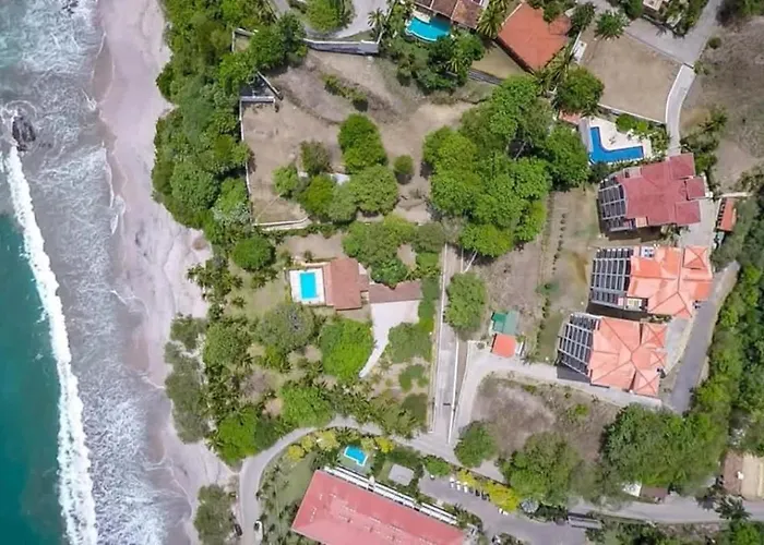 Elegant Oceanview With Spacious Open-concept Floor Plan And Inviting Design *